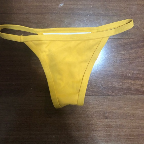 Yellow triangle bikini - Picture 2 of 4